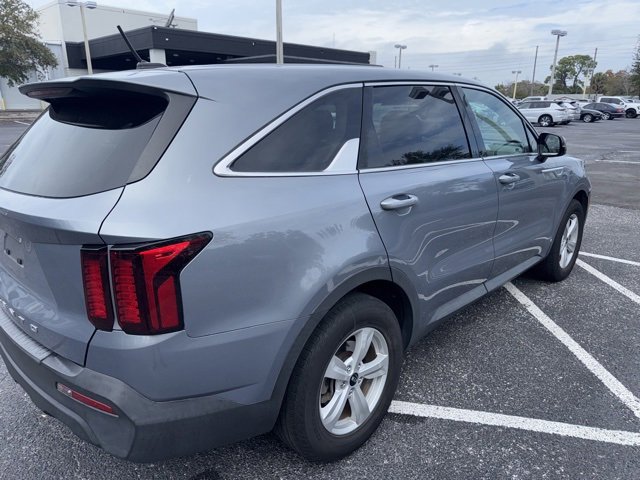 Used 2021 Kia Sorento LX image 4