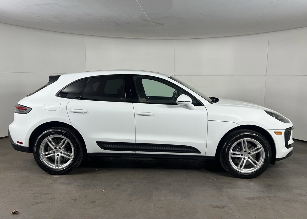 Certified 2025 Porsche Macan image 8