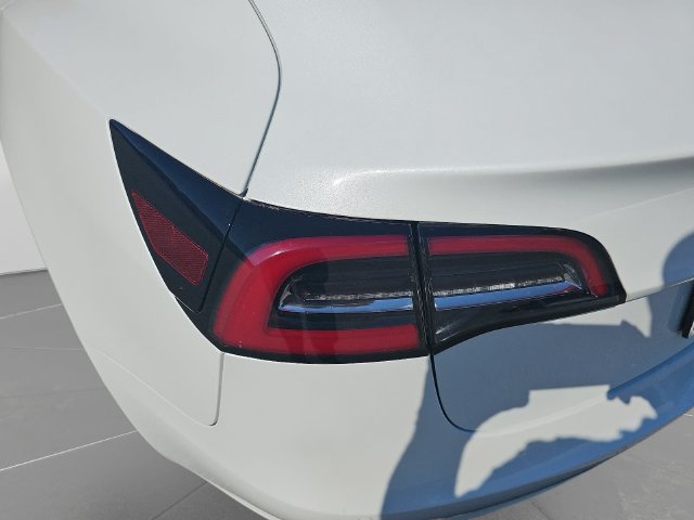 Used 2022 Tesla Model 3 Long Range AWD/4WD image 35