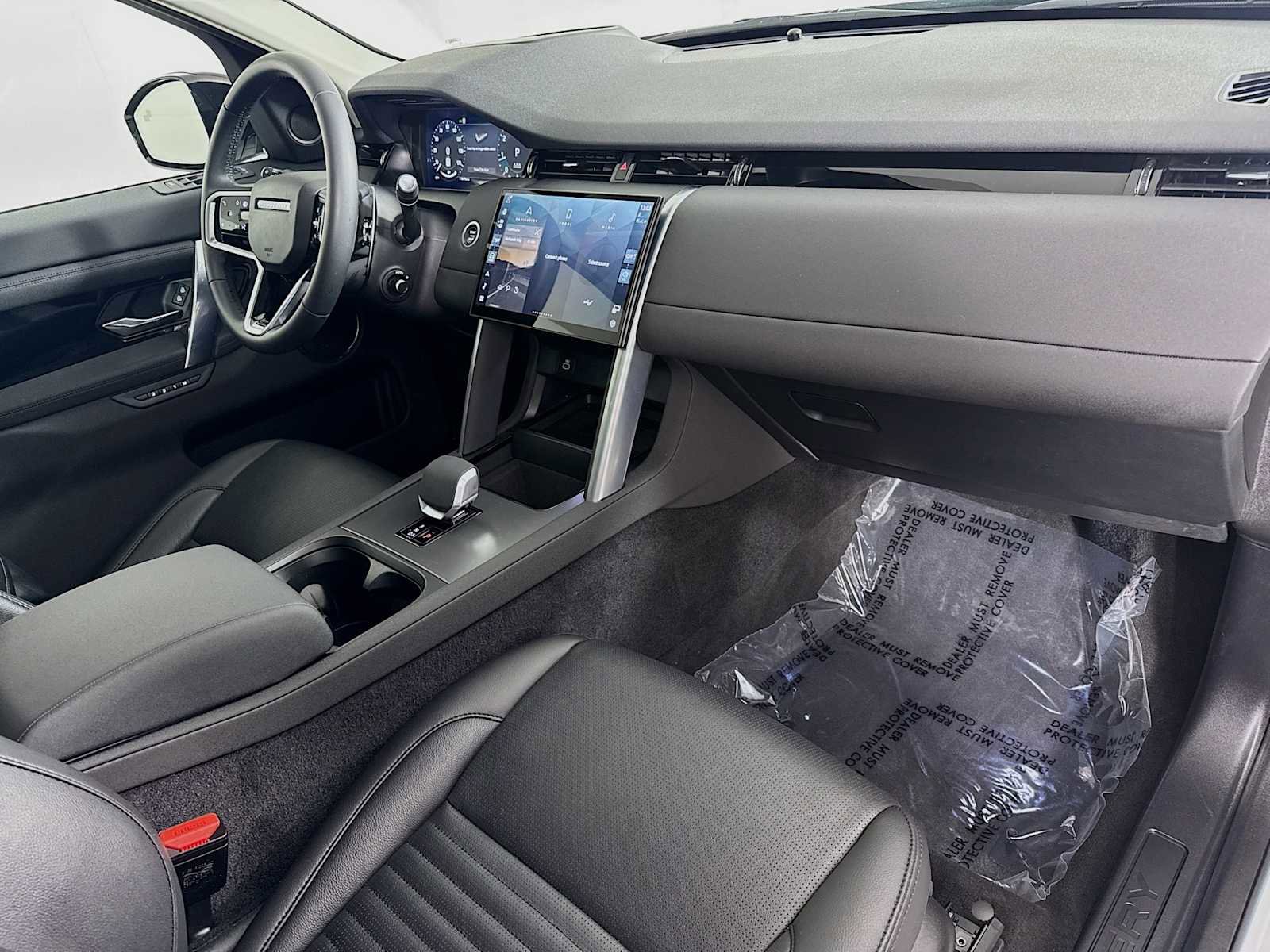 Used 2025 Land Rover Discovery Sport S image 28