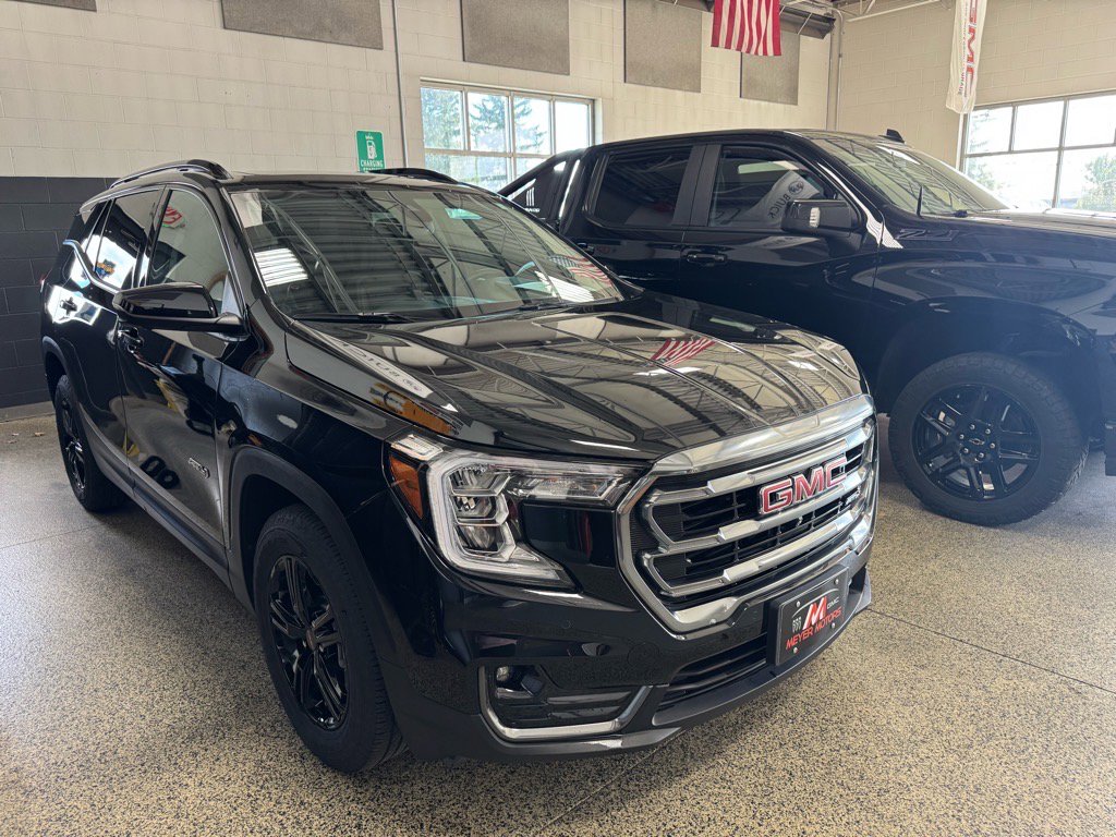Used 2024 GMC Terrain AT4 w/ Infotainment Package II image 3