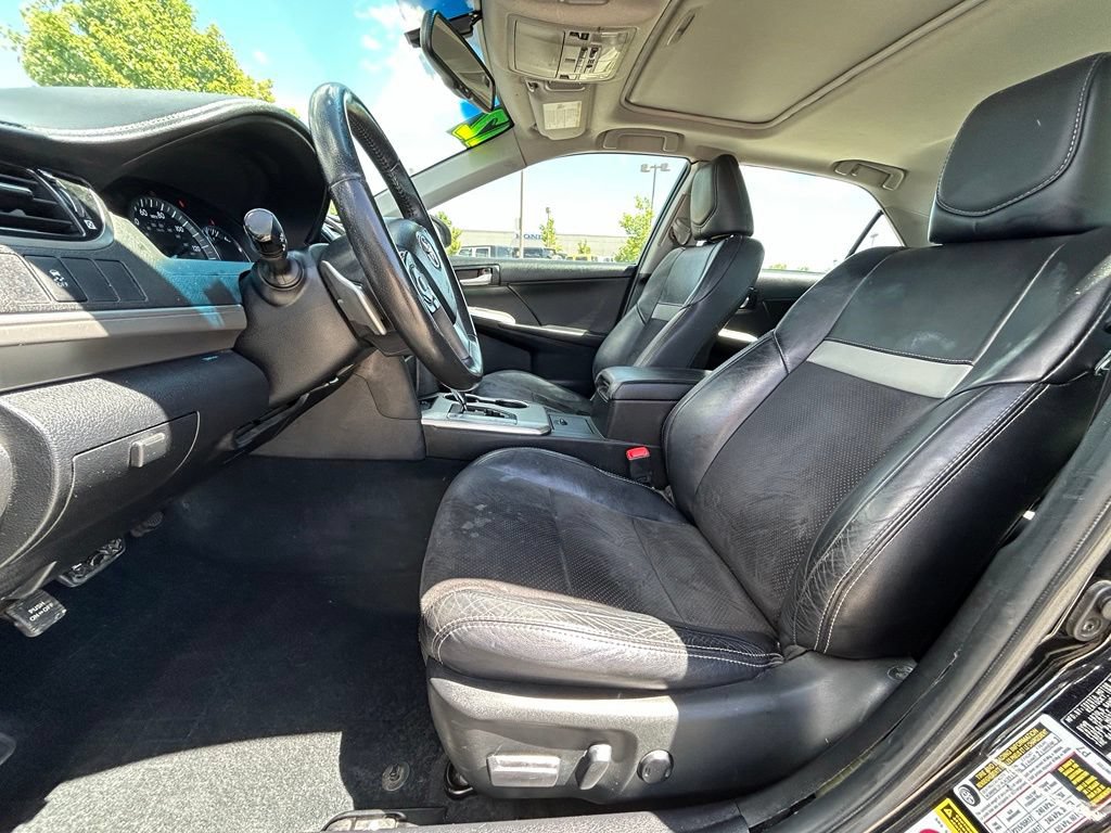 Used 2012 Toyota Camry SE w/ Leather Pkg FWD image 12