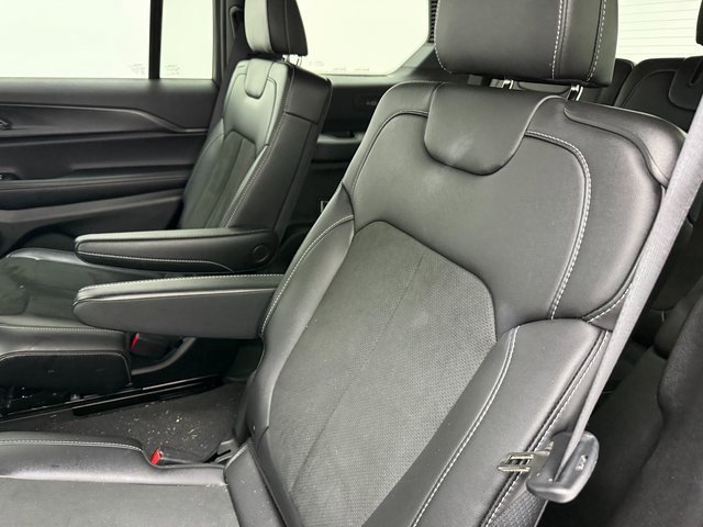 Used 2025 Jeep Grand Cherokee L Altitude image 10