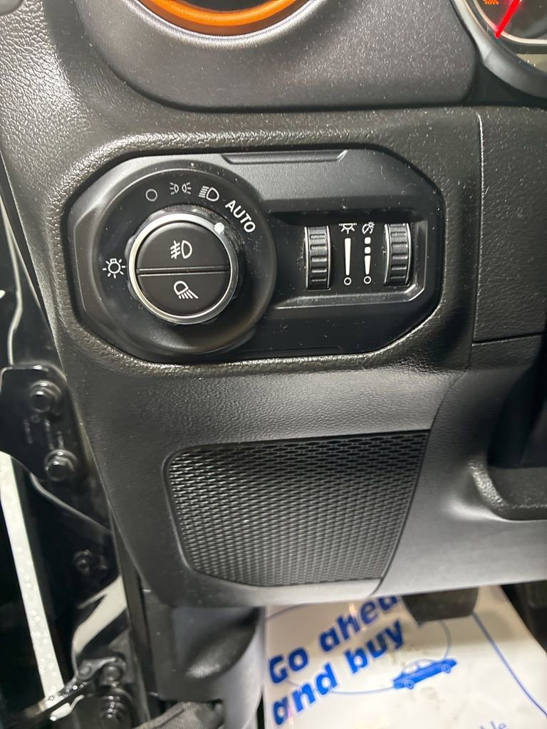 Used 2022 Jeep Gladiator Mojave w/ Cold Weather Group AWD/4WD image 13