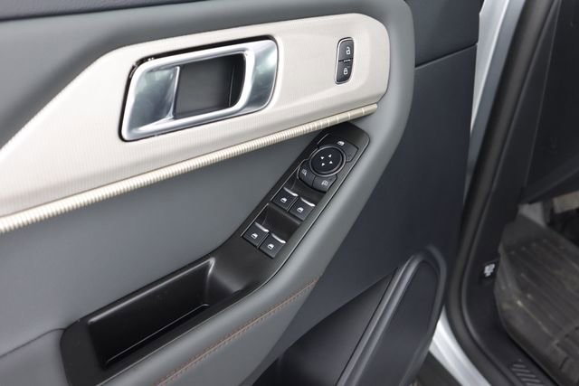 Certified 2025 Ford Explorer Active w/ Active Comfort Package image 31