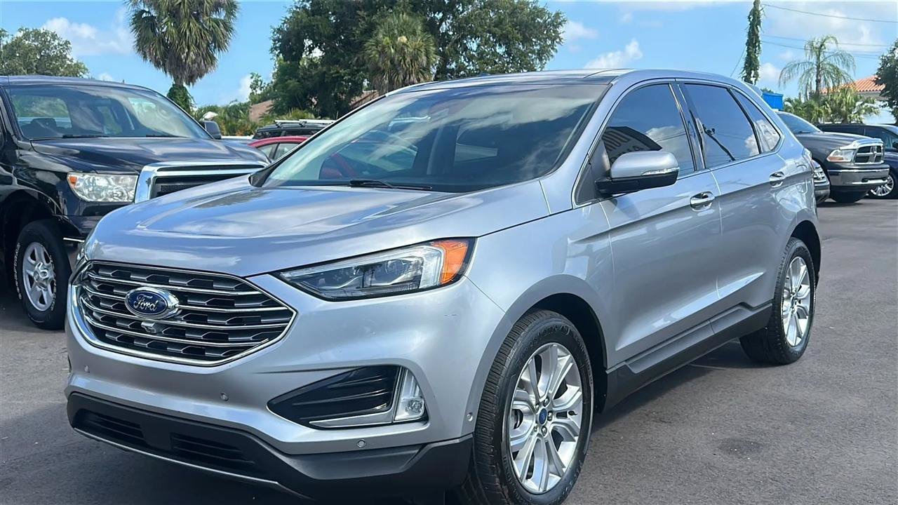 Used 2020 Ford Edge Titanium w/ Equipment Group 301A FWD image 2