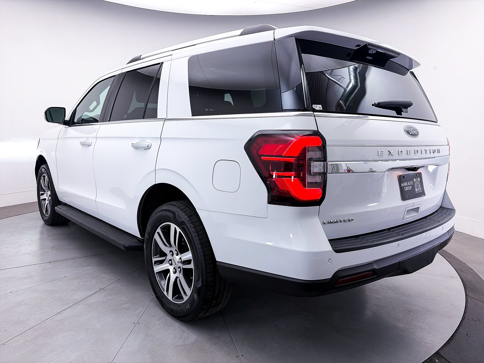 Used 2024 Ford Expedition Limited AWD/4WD image 15