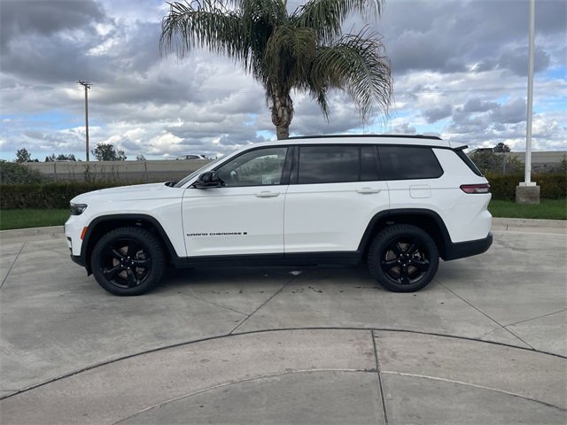 Used 2022 Jeep Grand Cherokee L Laredo image 5