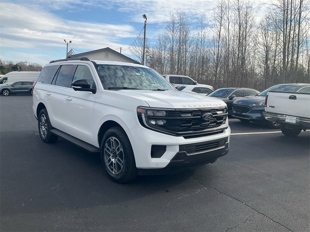 New 2026 Ford Expedition Active image 3