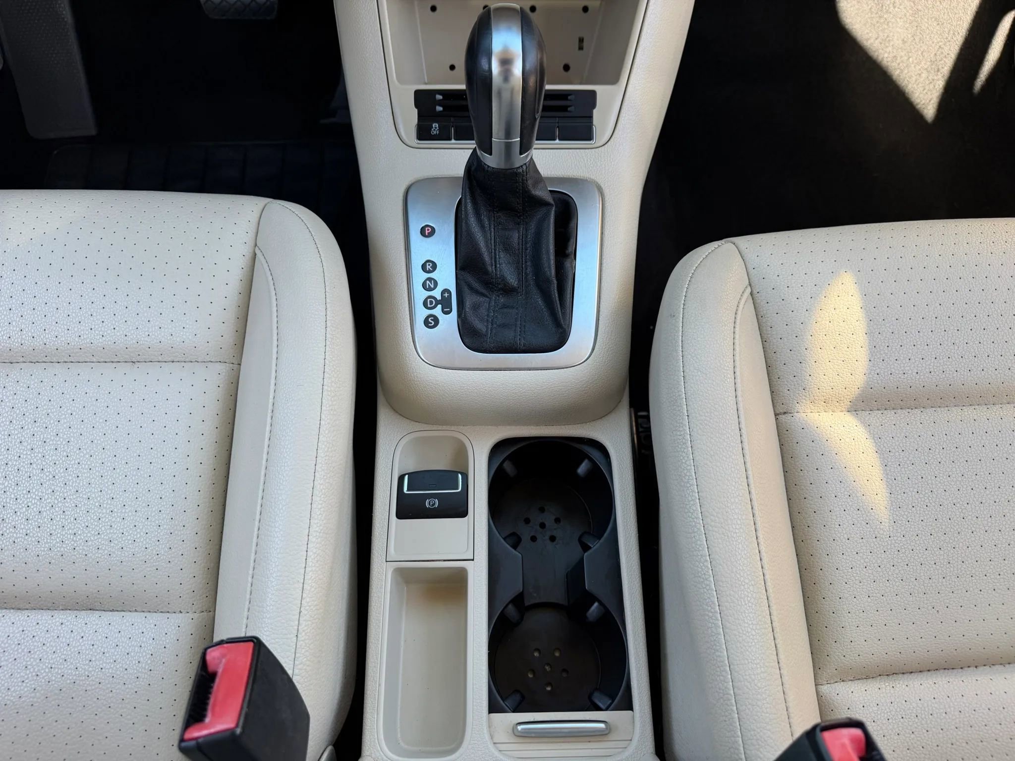Used 2013 Volkswagen Tiguan SE FWD image 15
