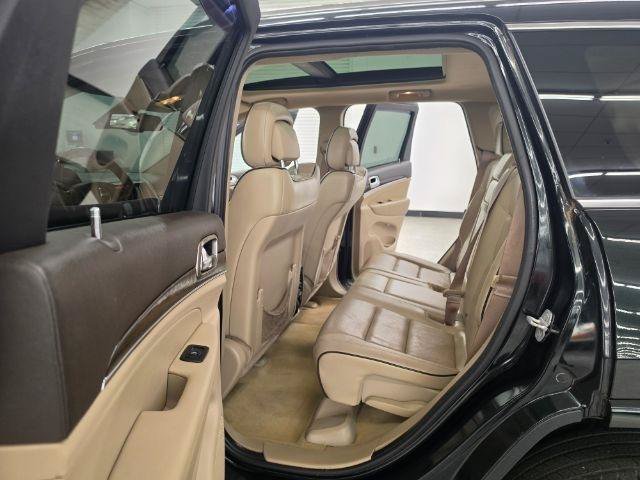 Used 2014 Jeep Grand Cherokee Overland w/ Advanced Technology Group AWD/4WD image 34