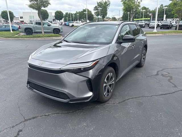 Used 2025 Toyota bZ4X FWD image 4
