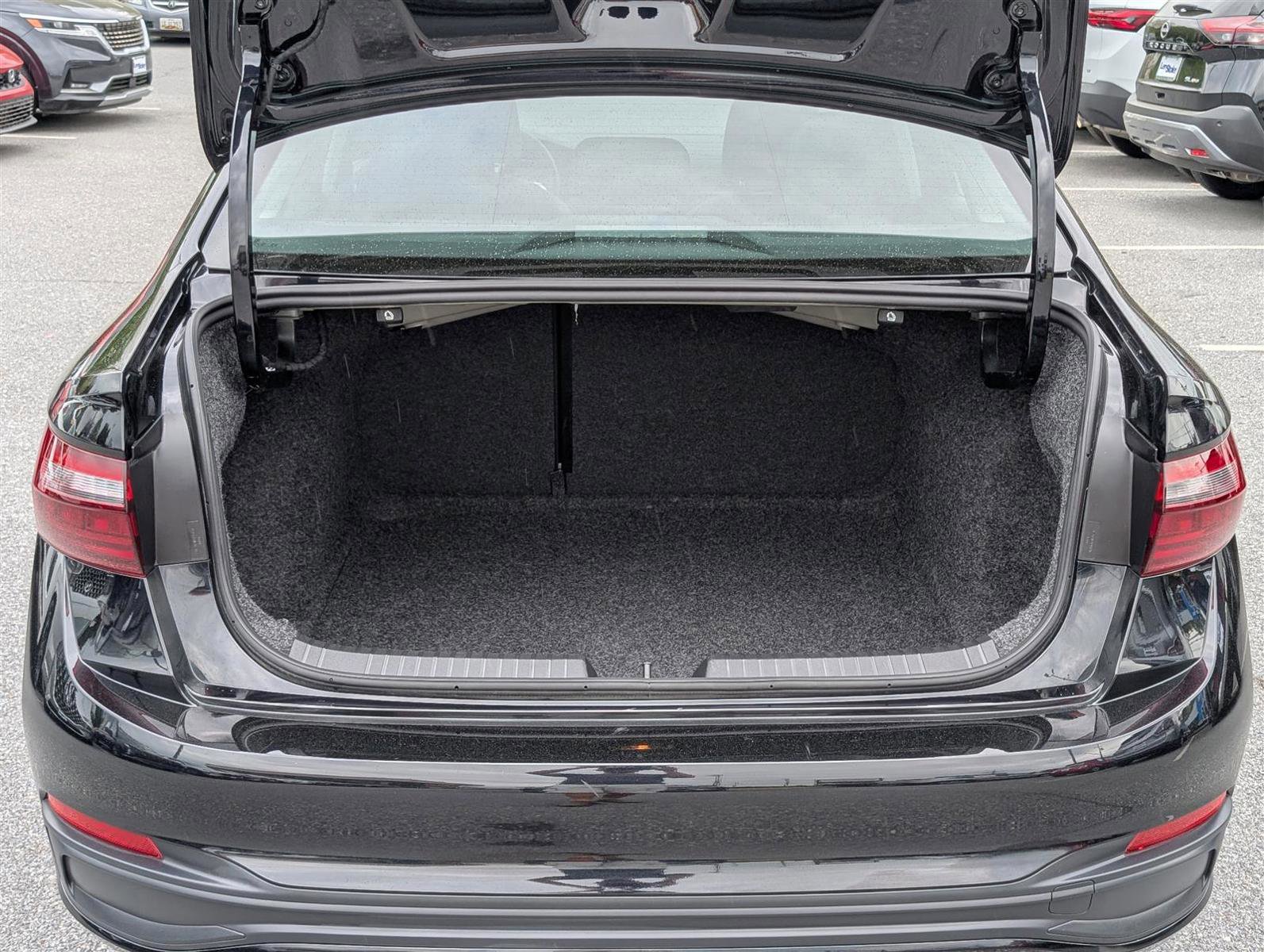 Used 2024 Volkswagen Jetta SE image 13