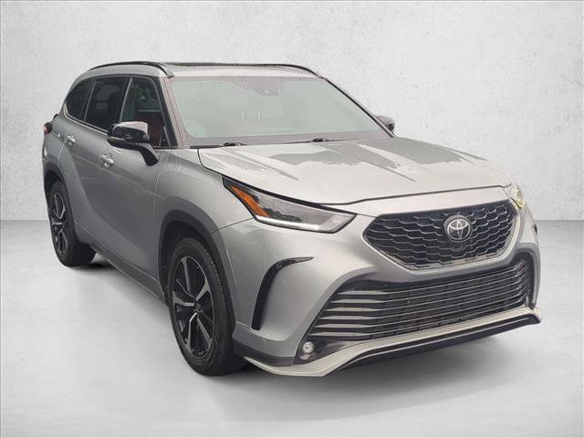 Used 2021 Toyota Highlander XSE FWD image 3