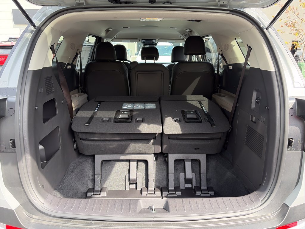 New 2027 Kia Carnival FWD image 7