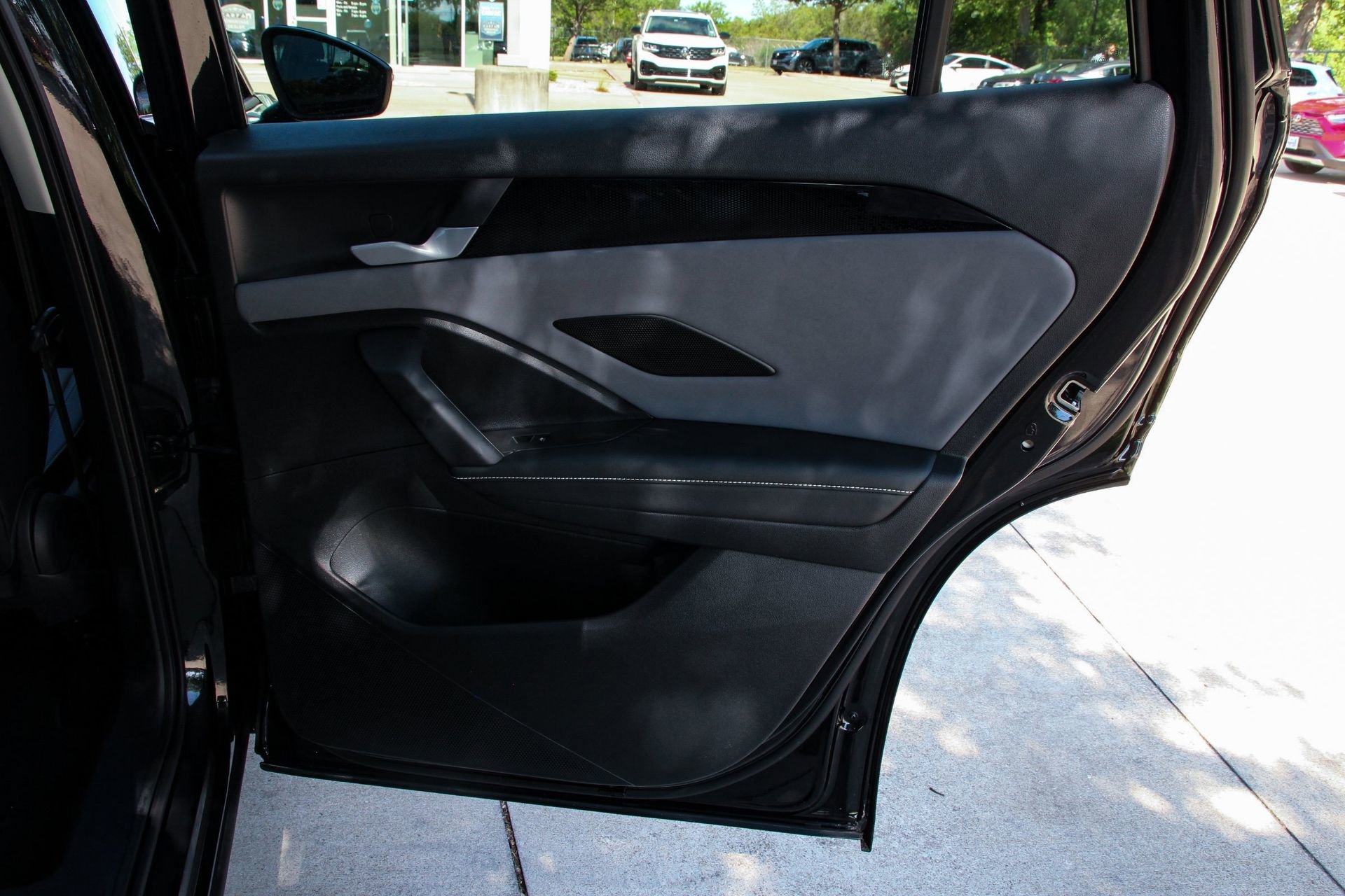 Certified 2025 Volkswagen Tiguan SE FWD image 29