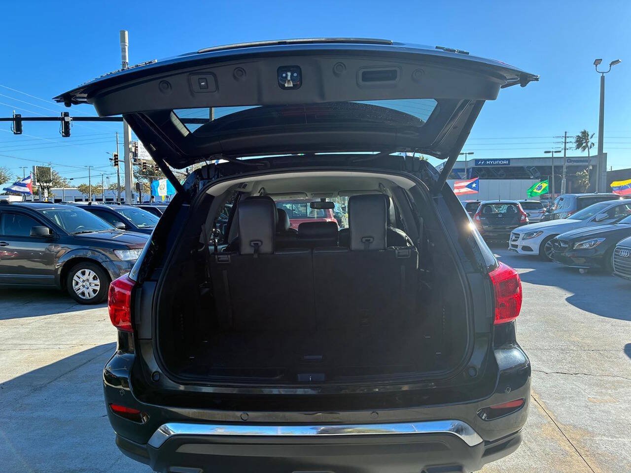 Used 2019 Nissan Pathfinder SL AWD/4WD image 6