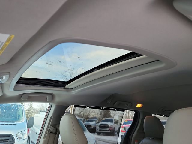 Used 2018 Toyota Sienna XLE image 9