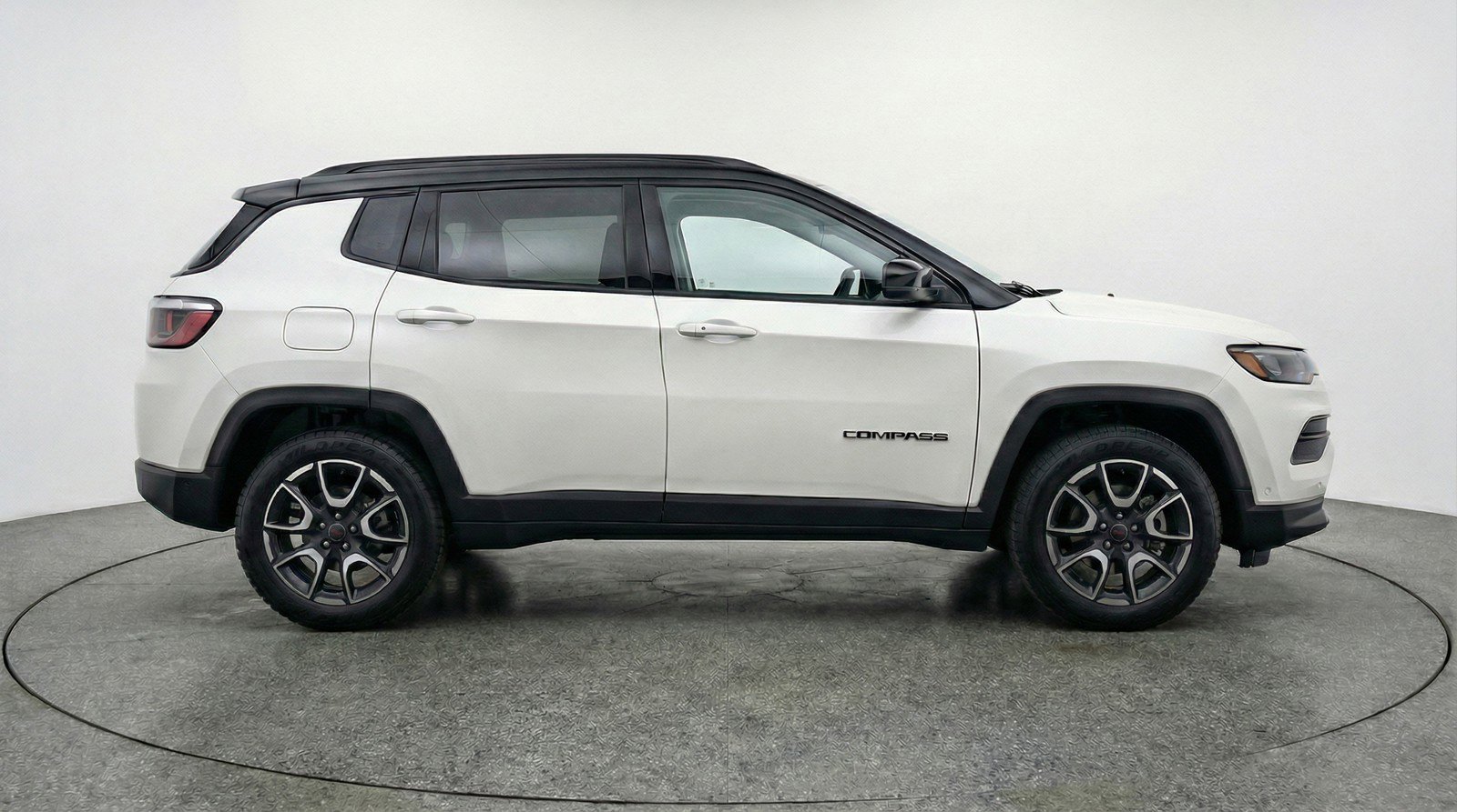 Used 2025 Jeep Compass Trailhawk image 11