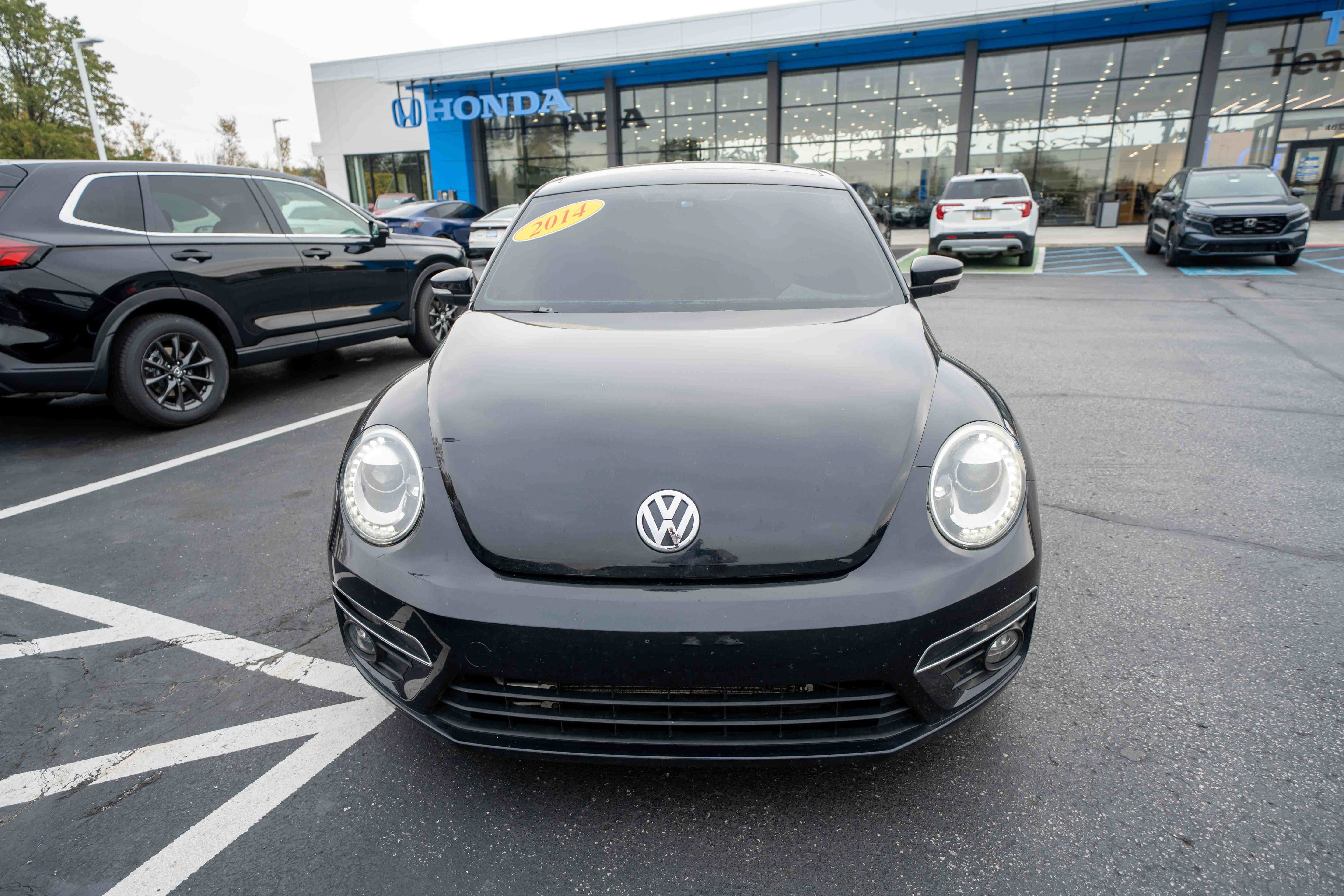 Used 2014 Volkswagen Beetle TDI FWD image 2