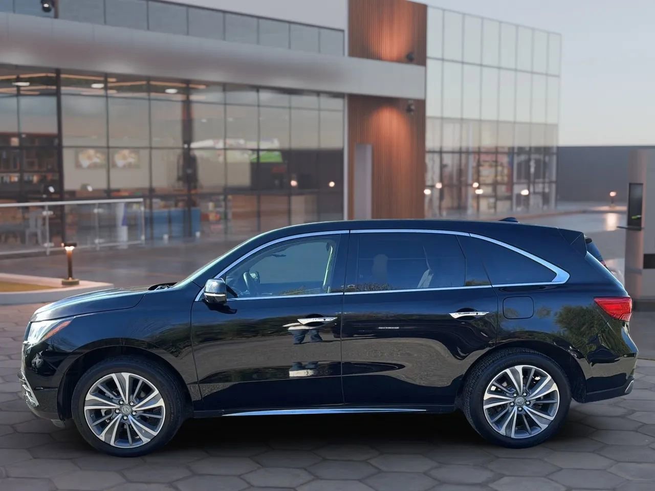 Used 2018 Acura MDX FWD w/ Technology Package image 8