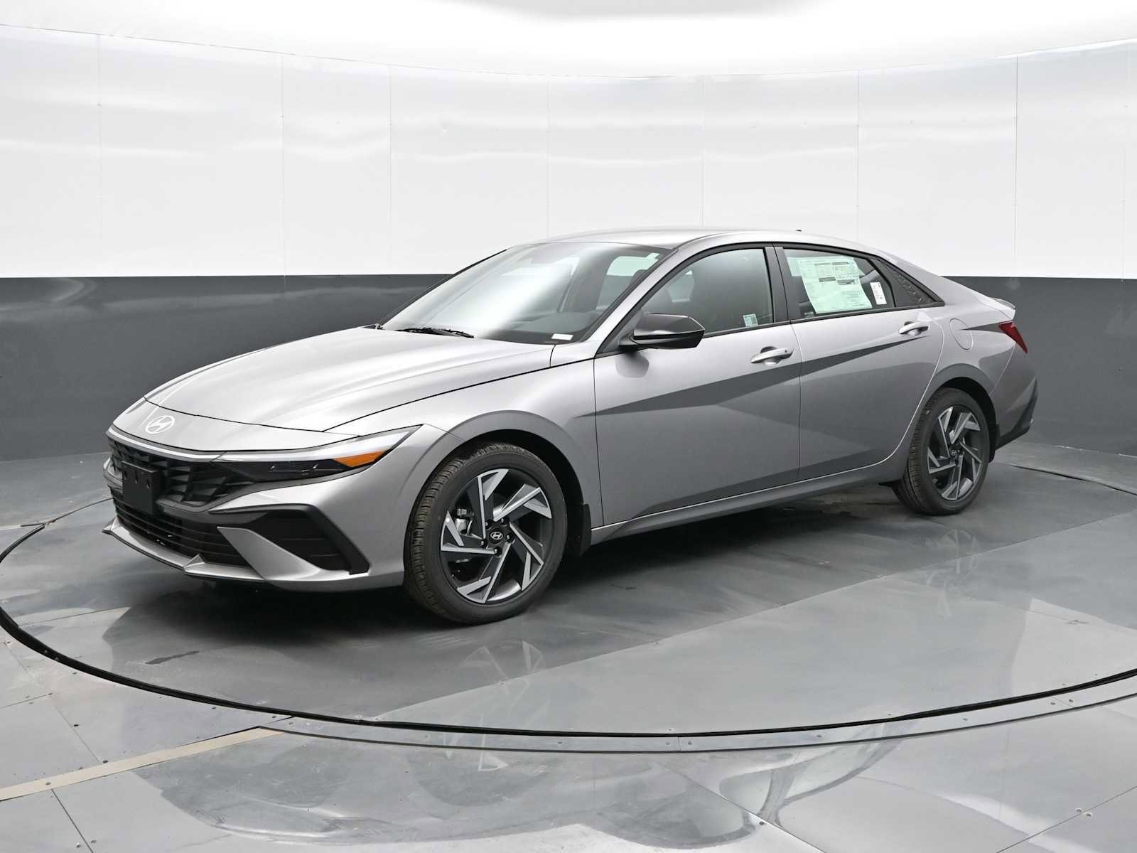 Certified 2025 Hyundai Elantra Sport image 4