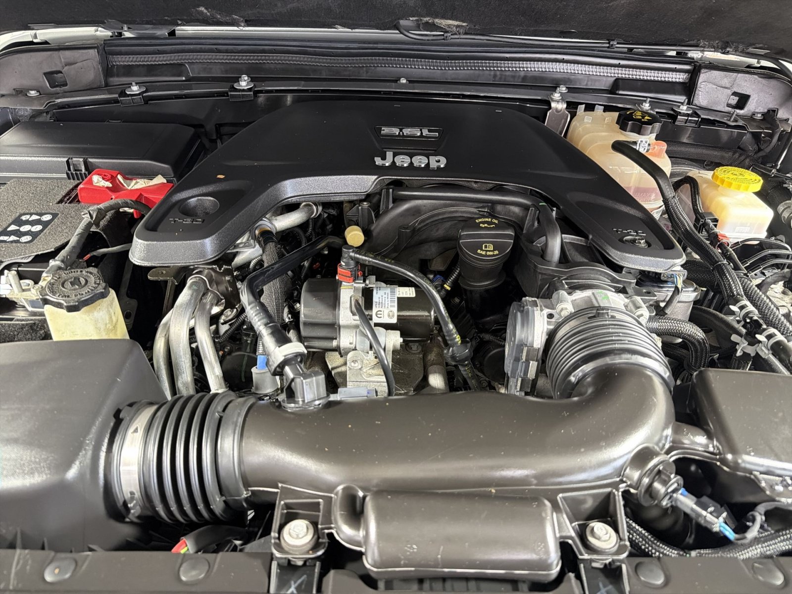 Used 2020 Jeep Wrangler Unlimited Sahara AWD/4WD image 34