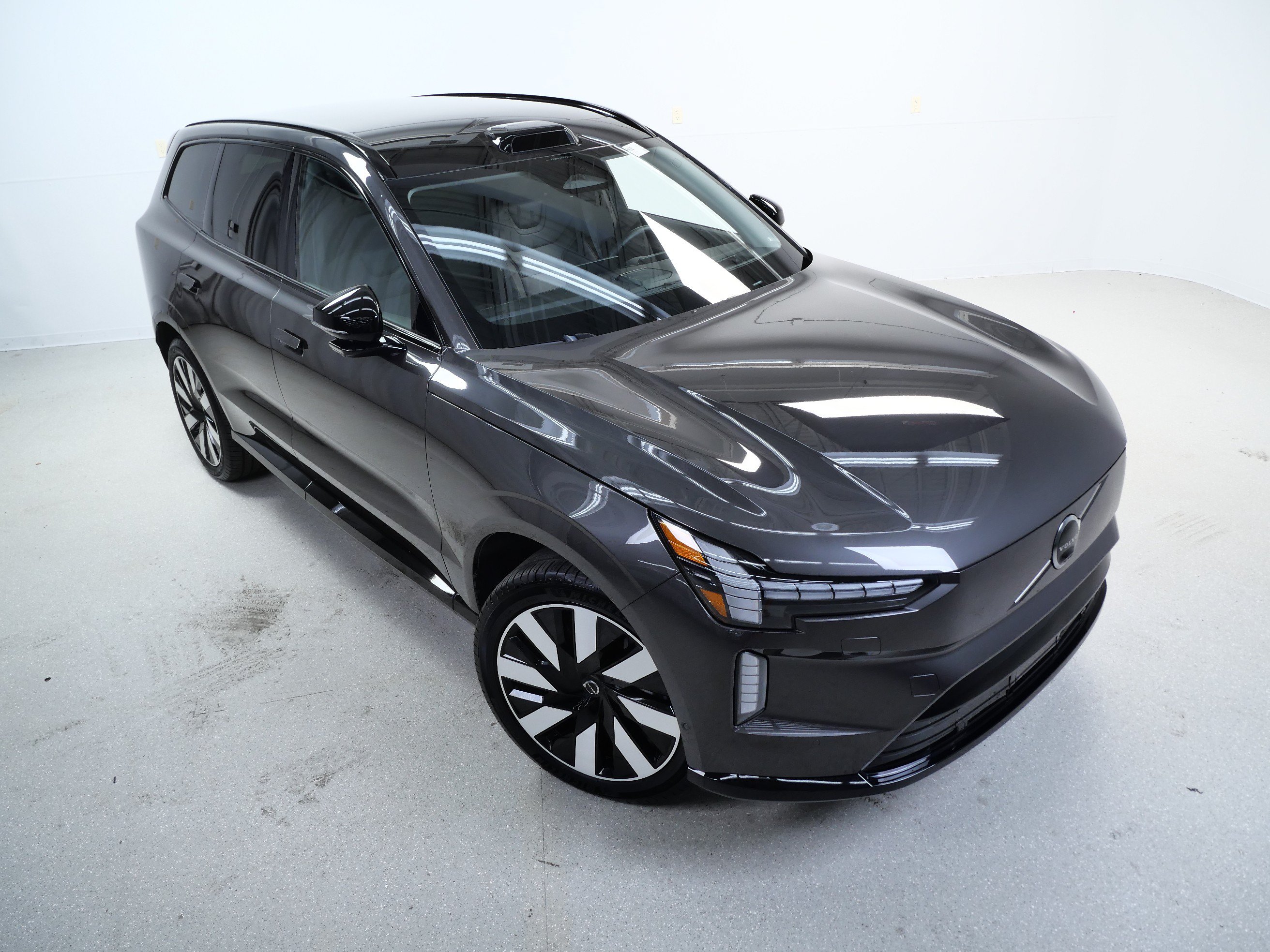 Used 2025 Volvo EX90 Plus AWD/4WD image 4