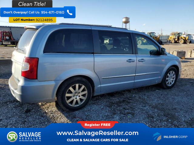 Used 2013 Chrysler Town & Country Touring image 4