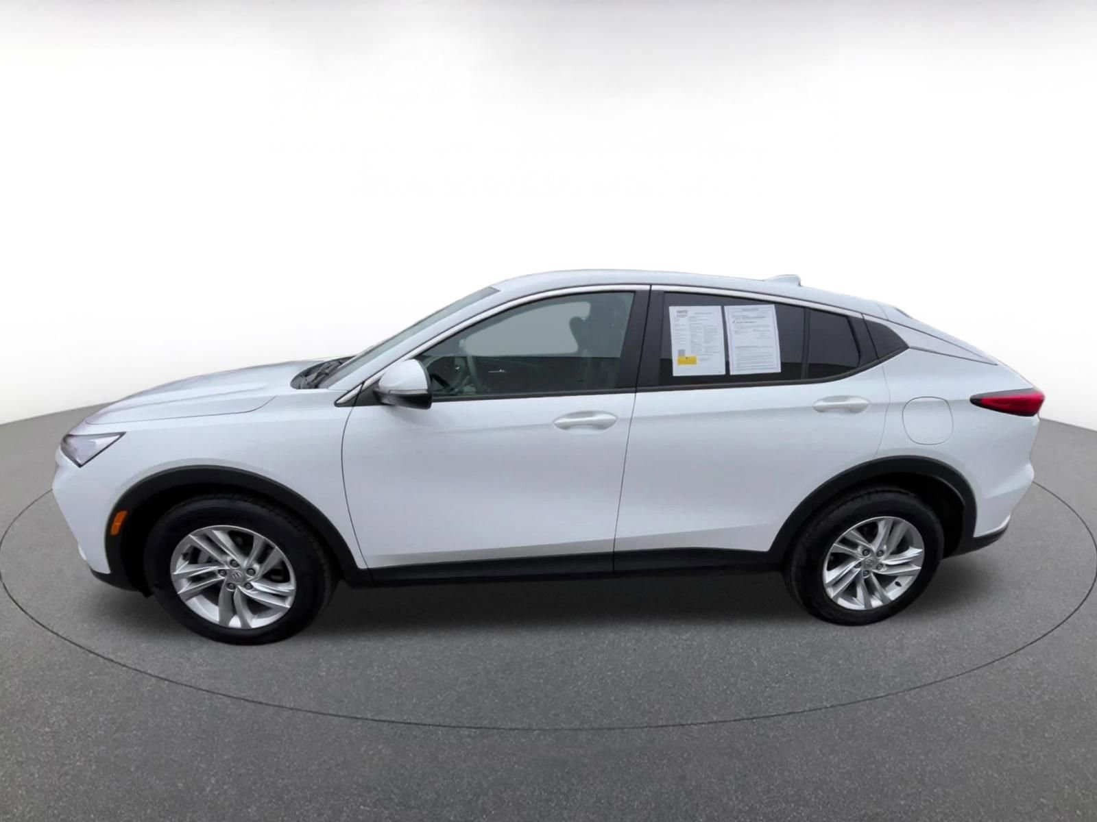 Used 2025 Buick Envista Preferred image 8