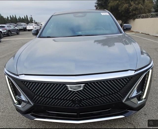Used 2024 Cadillac Lyriq Luxury image 2