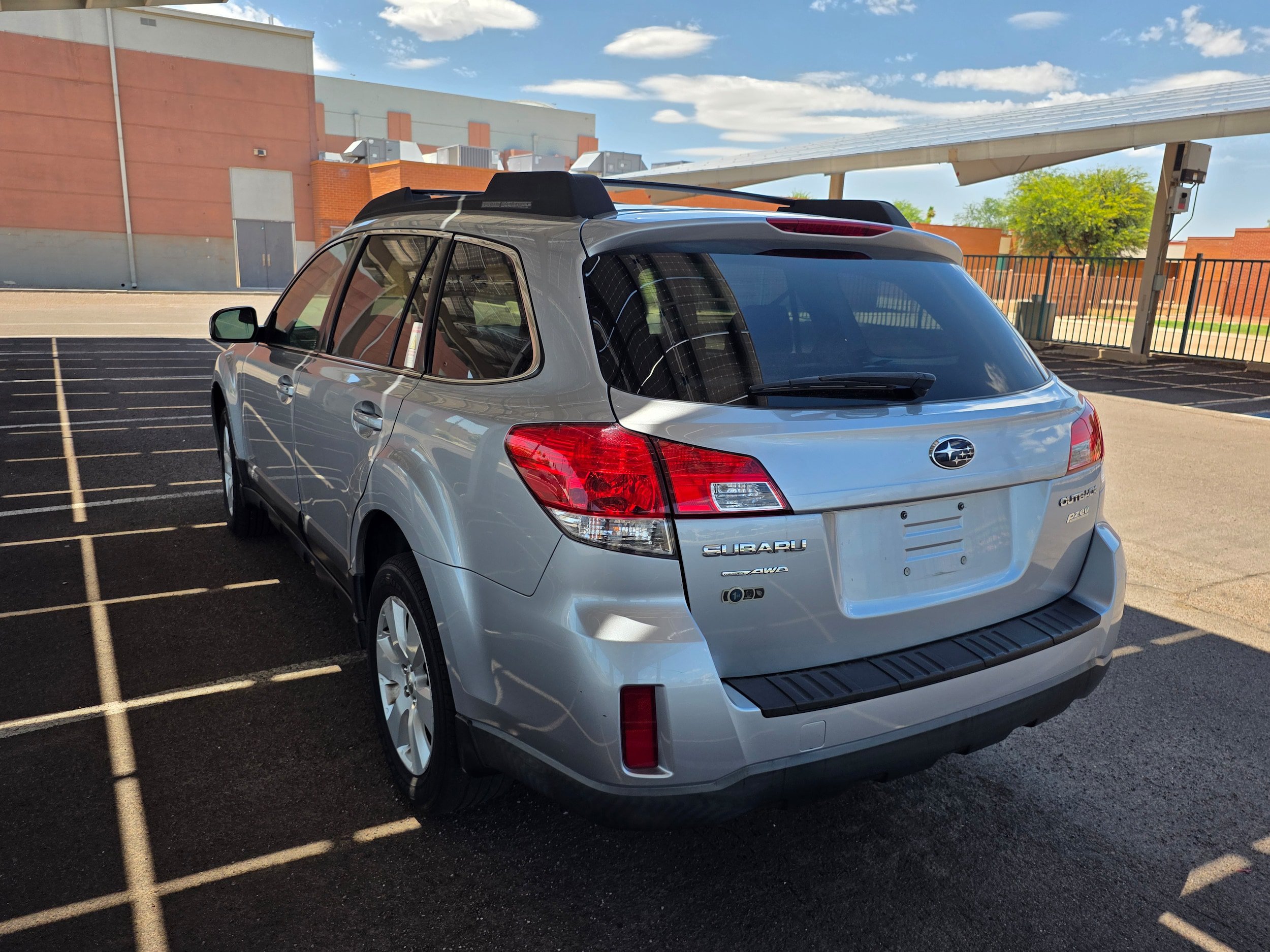Used 2012 Subaru Outback 2.5i Premium AWD/4WD image 3