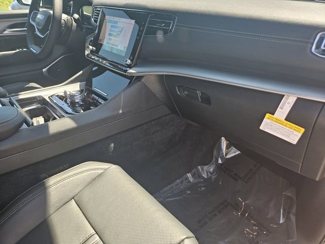 New 2025 Jeep Wagoneer L 4WD w/ Convenience Group I image 16