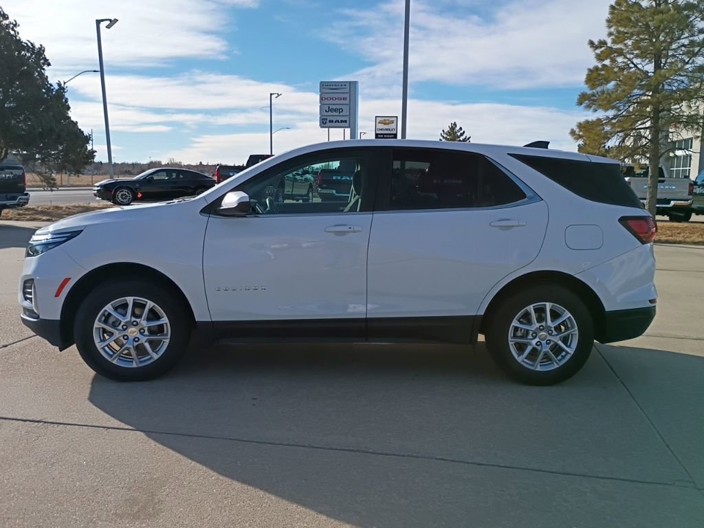 Used 2024 Chevrolet Equinox LT AWD/4WD image 2
