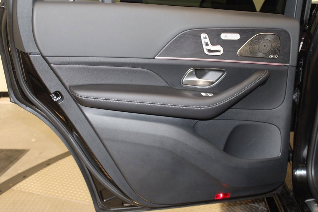 Used 2025 Mercedes-Benz GLS 450 GLS 450 image 40