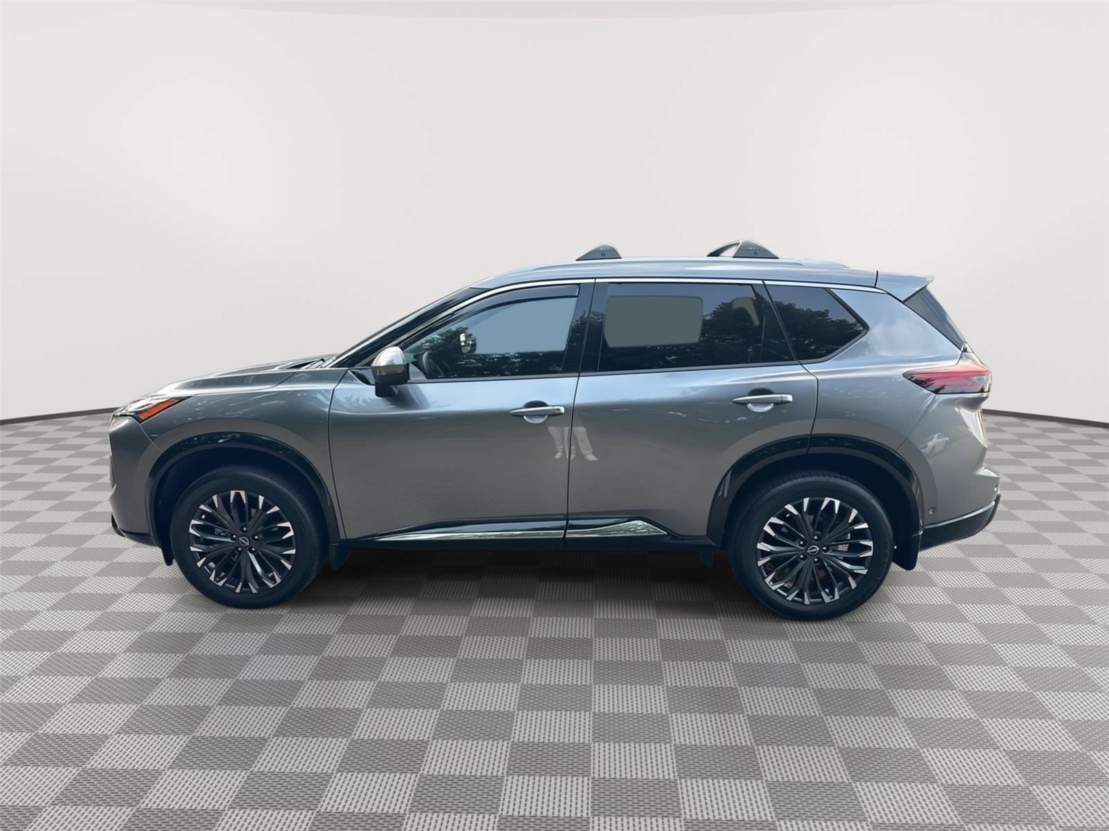 Used 2025 Nissan Rogue Platinum w/ Platinum Premium Package FWD image 9