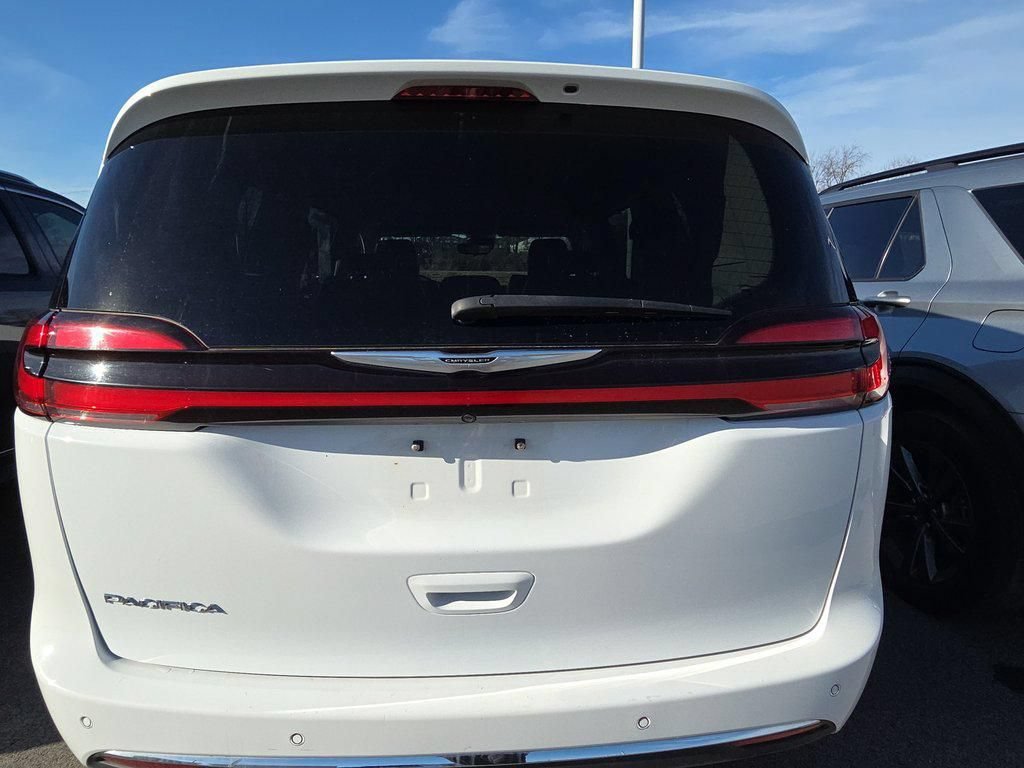 Used 2024 Chrysler Pacifica Touring-L FWD image 6