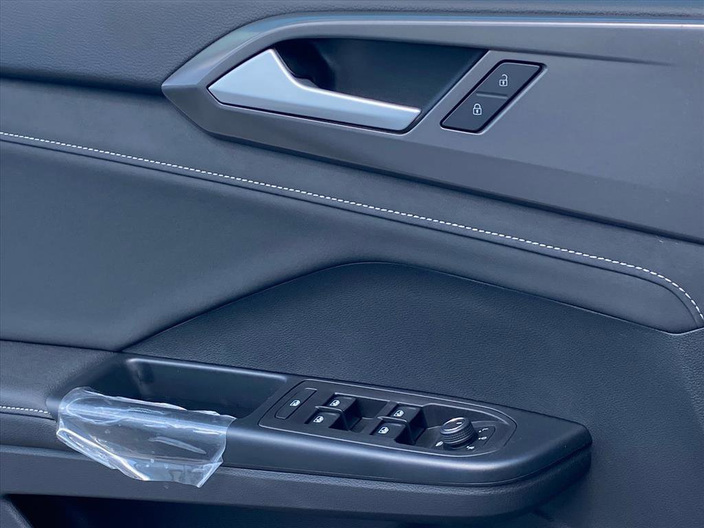 New 2026 Volkswagen Taos SE AWD/4WD image 8