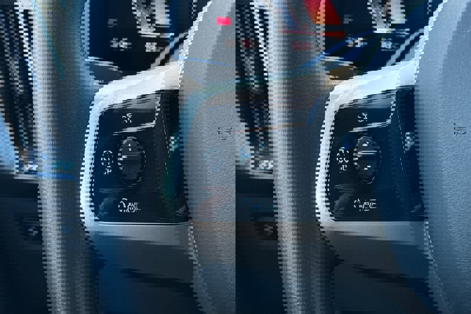 Certified 2025 BMW iX xDrive50 w/ Premium Package image 28