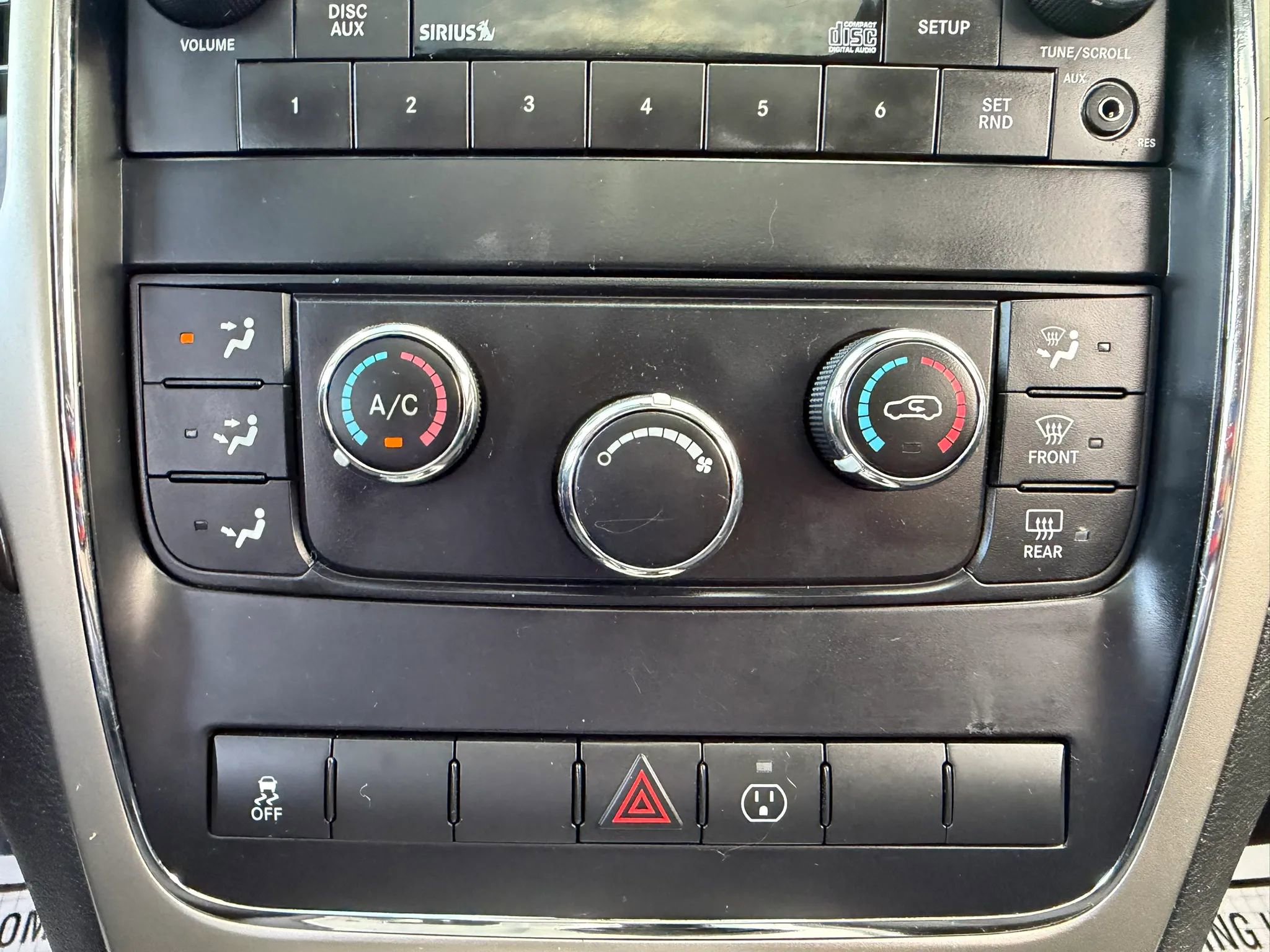 Used 2013 Jeep Grand Cherokee Laredo w/ Laredo E Group AWD/4WD image 24