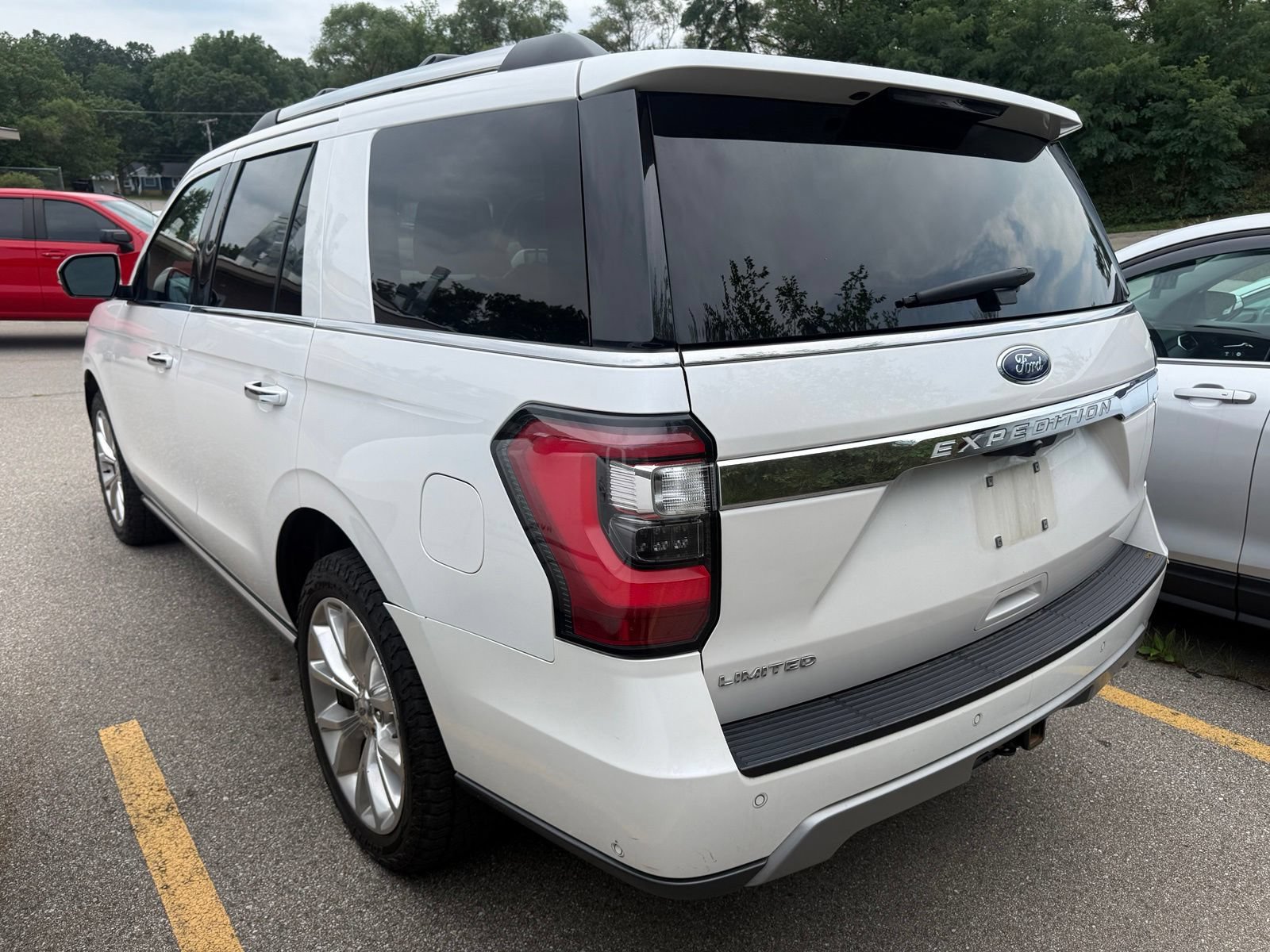 Used 2019 Ford Expedition Limited w/ Equipment Group 302A AWD/4WD image 4