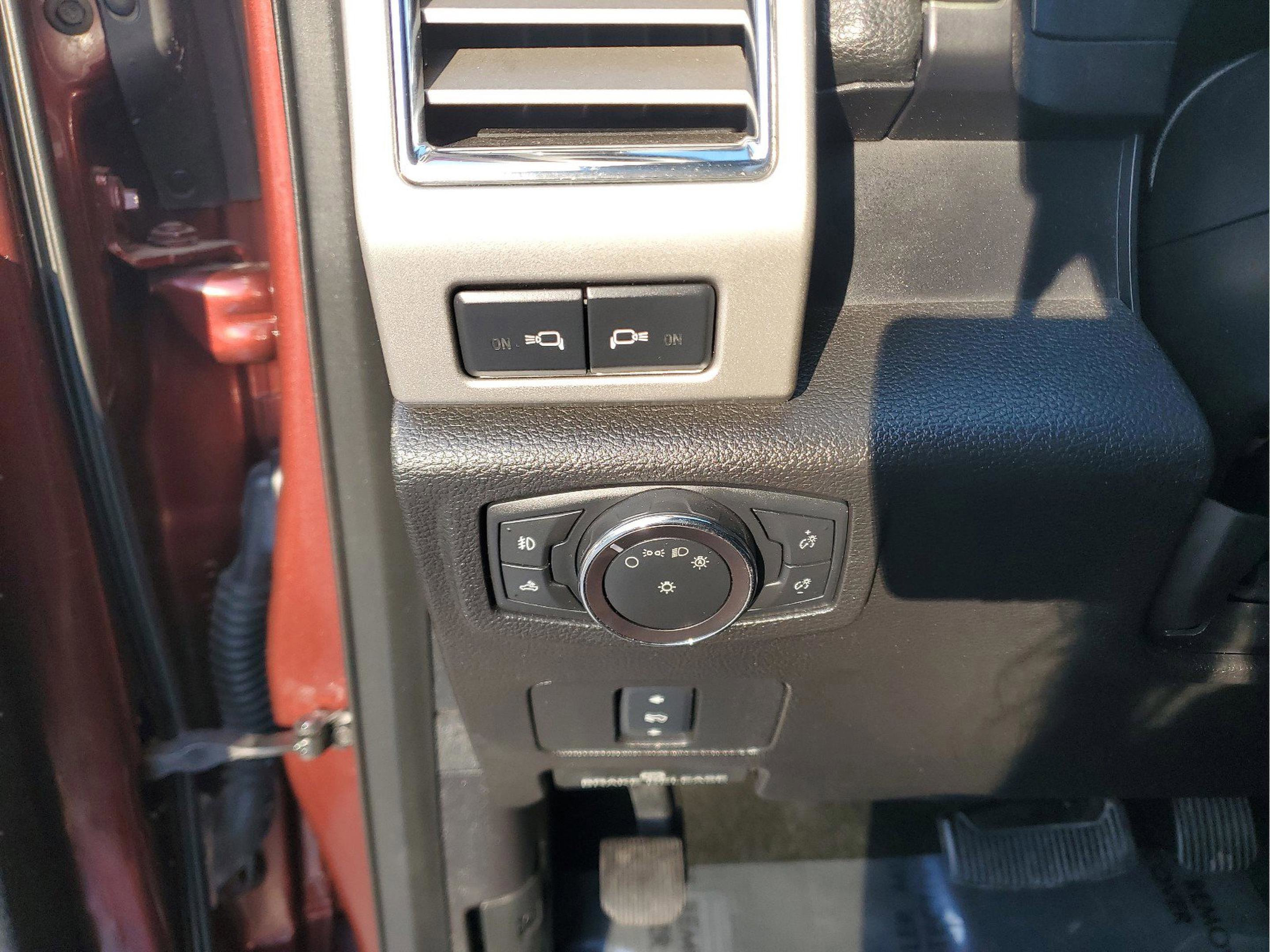 Used 2017 Ford F350 Lariat w/ Lariat Value Package image 25