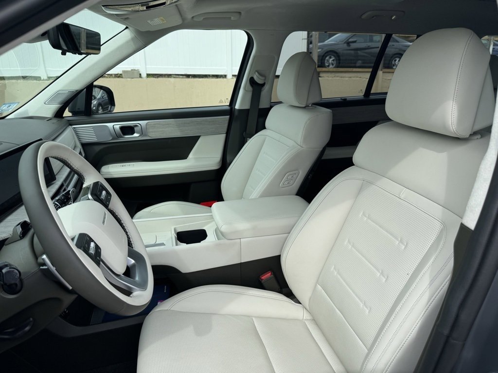 Used 2025 Hyundai Santa Fe Calligraphy image 13