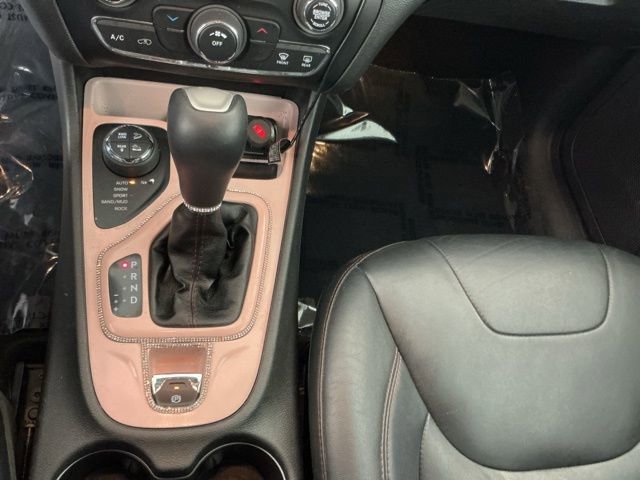 Used 2014 Jeep Cherokee Trailhawk w/ Leather Interior Group AWD/4WD image 19