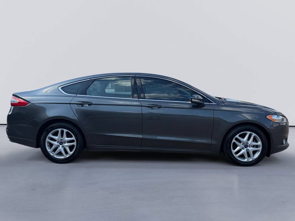 Used 2015 Ford Fusion SE w/ Equipment Group 202A FWD image 2