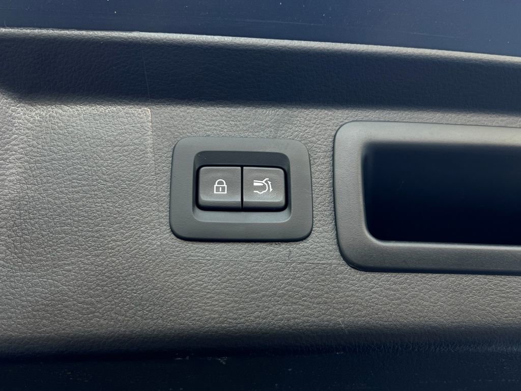 Used 2025 MAZDA CX-50 AWD 2.5 Hybrid w/ Premium Pkg image 16