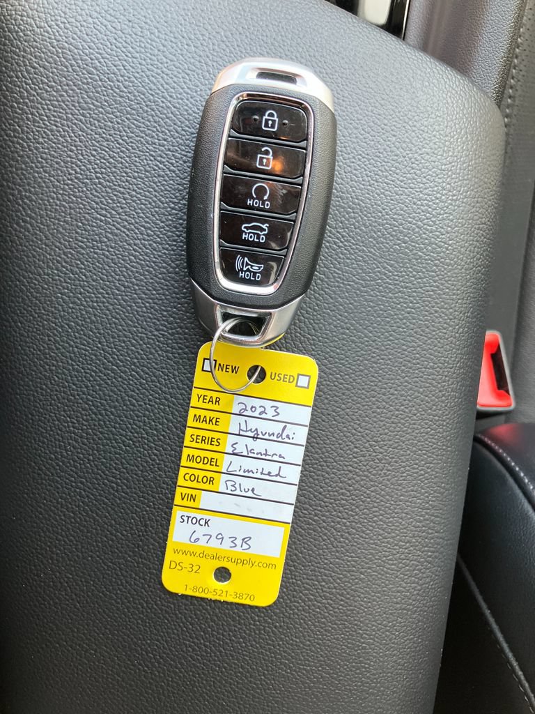 Used 2023 Hyundai Elantra Limited FWD image 19