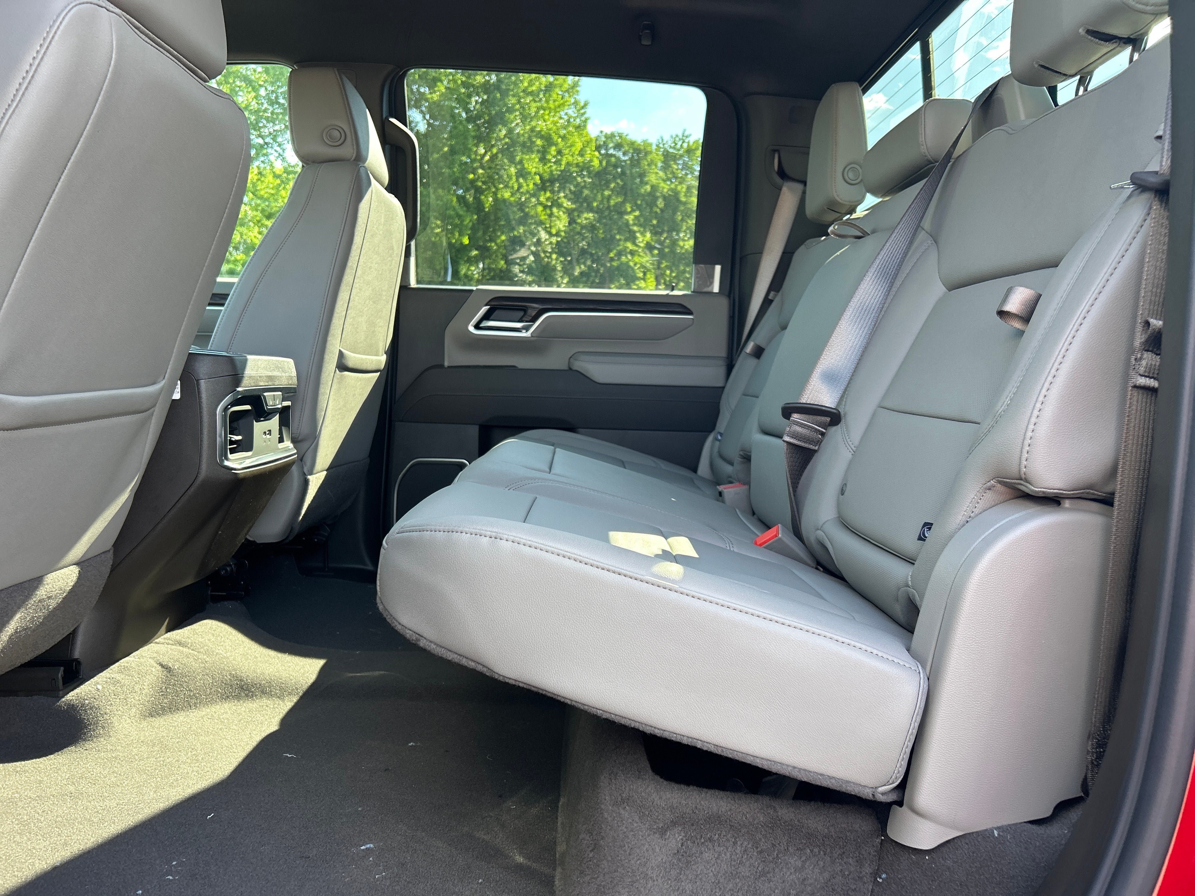New 2026 GMC Sierra 2500 SLT w/ SLT Premium Package AWD/4WD image 28