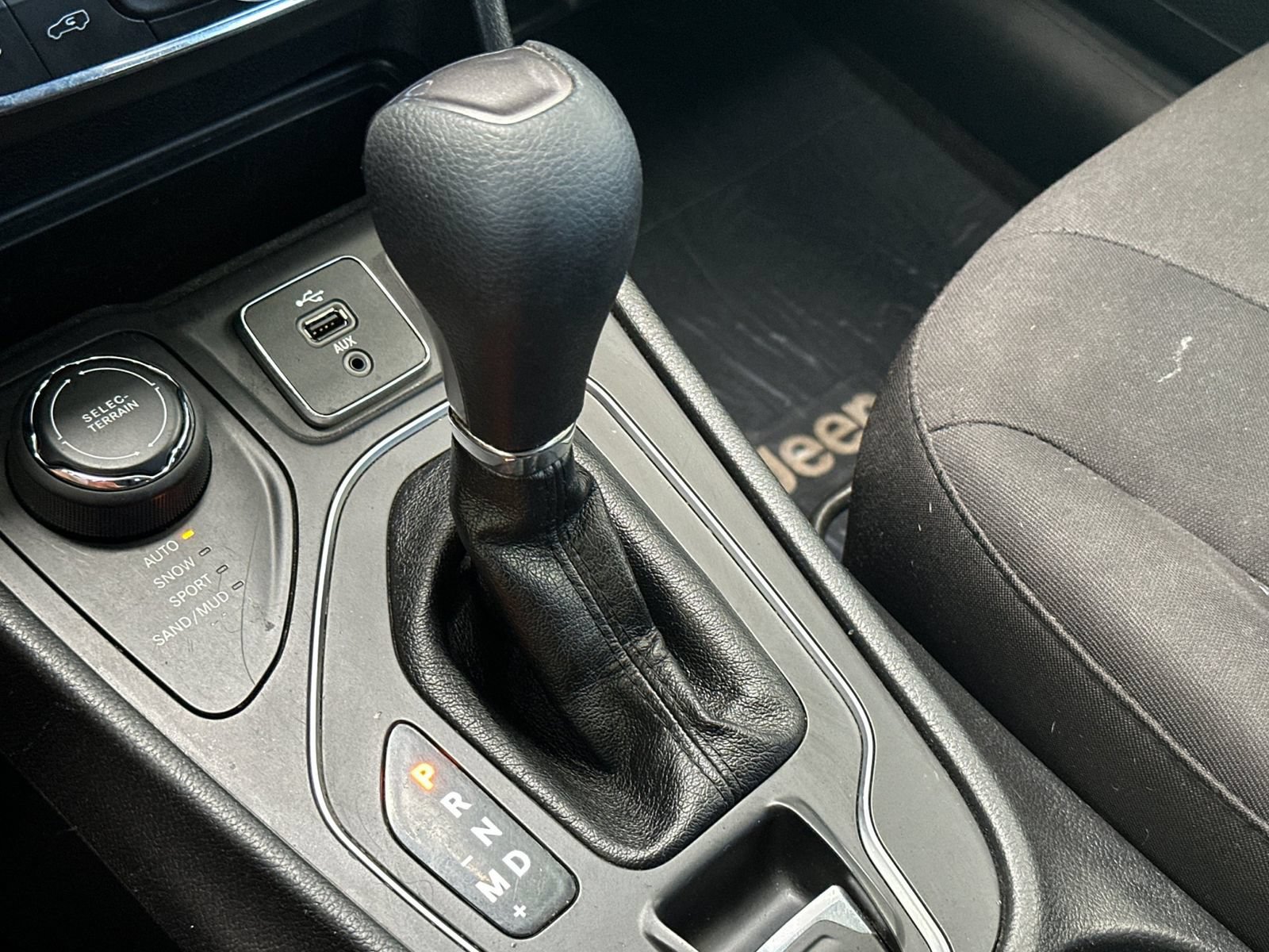 Used 2019 Jeep Cherokee Latitude w/ Popular Appearance Group AWD/4WD image 19