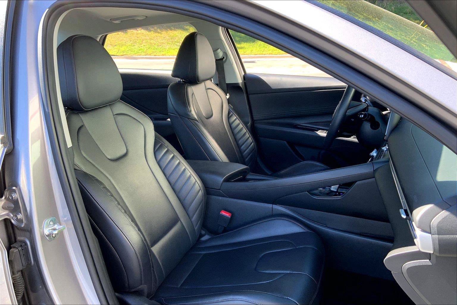 Used 2025 Hyundai Elantra Limited FWD image 7